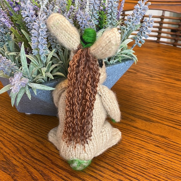 Hand crafted knit and needle felted Lucky charm shamrock bunny - Picture 3 of 14